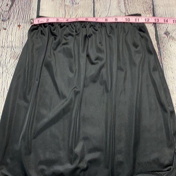 Vanity Fair Black Slip Size: Medium - Picture 6 of 16